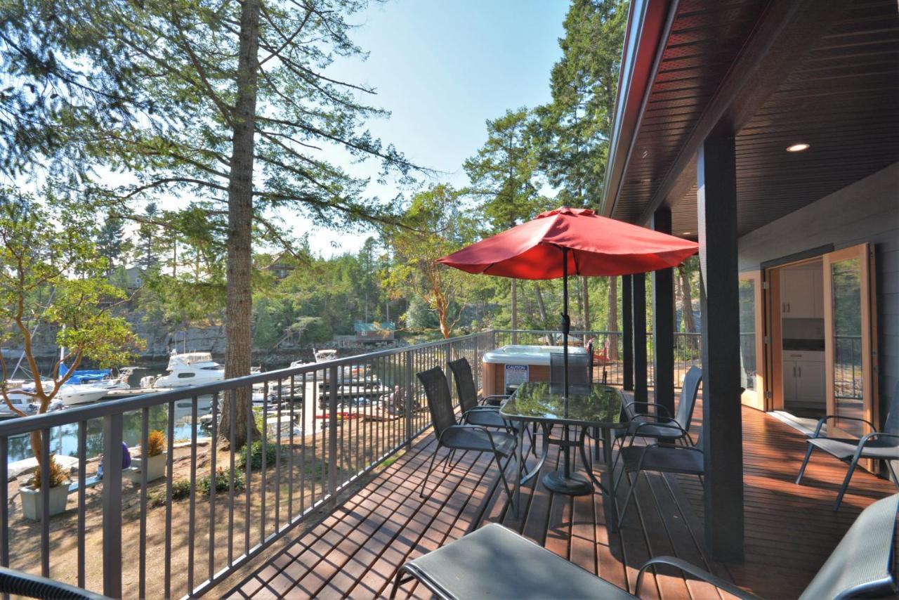 Pender Harbour Resort & Marina Garden Bay Exterior photo
